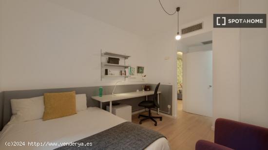 Habitación en piso compartido en barcelona. - BARCELONA