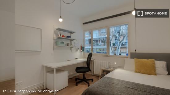 Habitación en piso compartido en barcelona. - BARCELONA