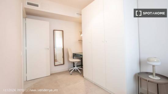 Habitación en piso compartido en barcelona. - BARCELONA