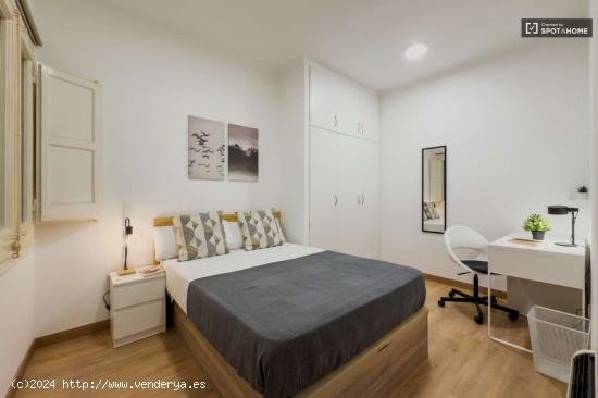  Se alquila habitación en piso de 5 habitaciones en L'Hospitalet De Llobregat - BARCELONA 