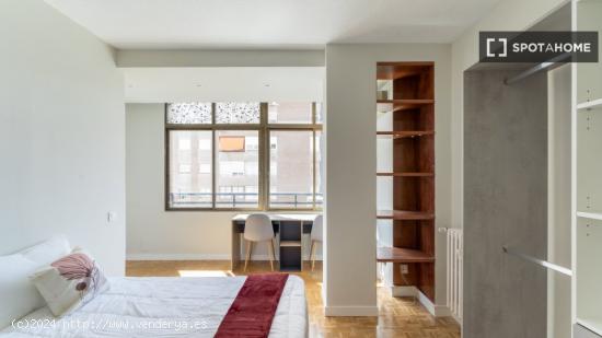 Alquiler de habitaciones en apartamento de 5 dormitorios en Cuatro Caminos - MADRID