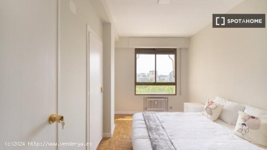 Alquiler de habitaciones en apartamento de 5 dormitorios en Cuatro Caminos - MADRID