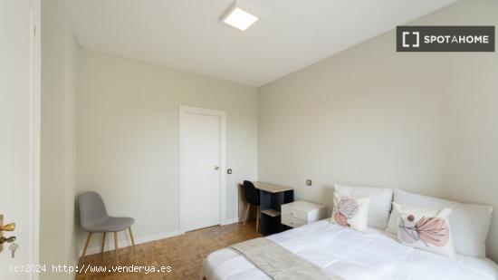 Alquiler de habitaciones en apartamento de 5 dormitorios en Cuatro Caminos - MADRID