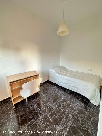  Se alquila habitación en piso compartido en Alicante - ALICANTE 