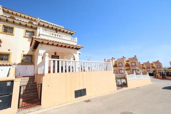 Adosado con parcela de 130 m2 en Lomas de Cabo Roig - ALICANTE