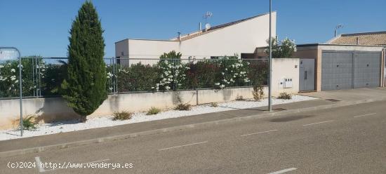 CHALET EN URBANIZACIÓN CAMPO DE GOLF - LAYOS - TOLEDO