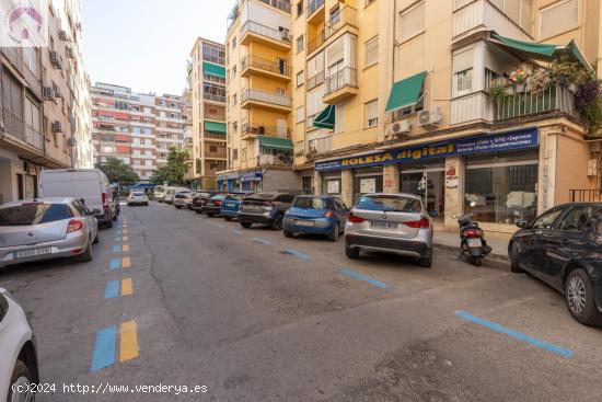  ¡Descubre tu nuevo espacio! Local comercial de 400 m²  aprox ,  en Calle Ángel Barrios. - GRANADA 