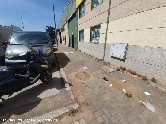 MAGNÍFICA NAVE EN EL POLÍGONO PARSI - SEVILLA