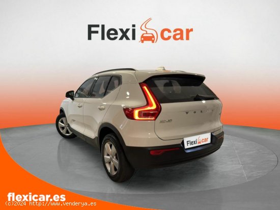 Volvo XC40 1.5 T2 Momentum Pro Auto - Esplugues de Llobregat