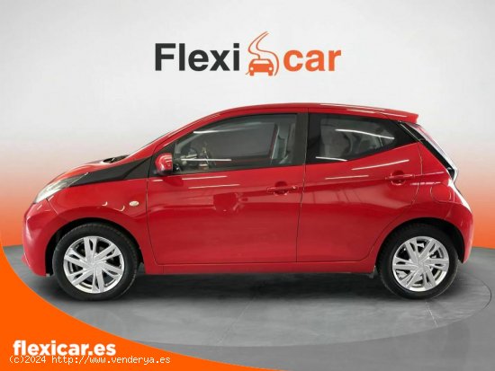 Toyota Aygo 1.0 70 x-play - Vilafranca del Penedès