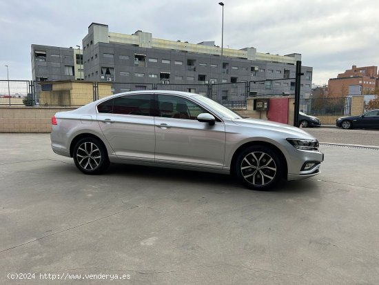 Volkswagen Passat Executive 2.0 TDI 110kW (150CV) - Parla