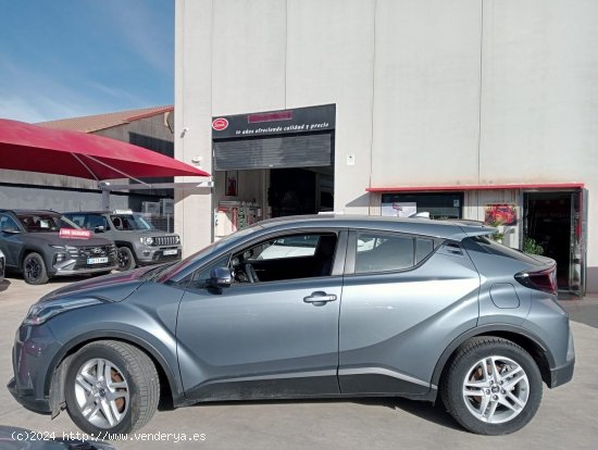 Toyota C-HR 1.8 125H Active GRIS CELESTE 2023 - Carcaixent