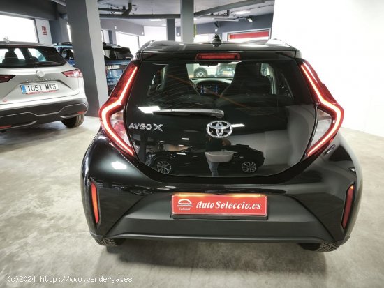 Toyota Aygo X Cross 1.0 VVT-I 72CV Play NEGRO 2023 - Carcaixent