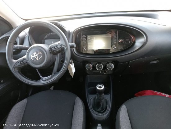 Toyota Aygo X Cross 1.0 VVT-I 72CV Play - Carcaixent