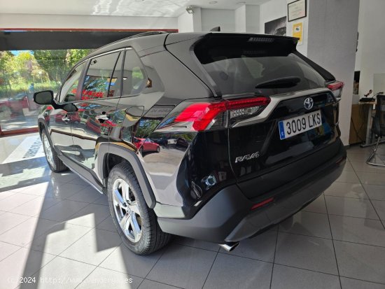 Toyota Rav4 220 H Luxury 2WD - Madrid