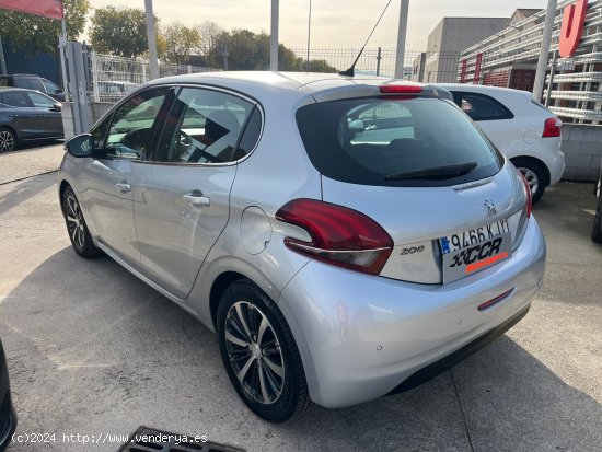 Peugeot 208 1.2  ALLURE 5P - Granollers