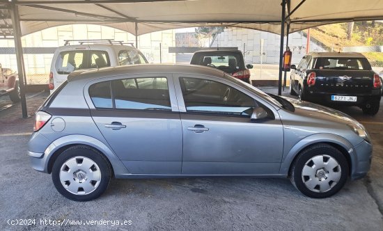 Opel Astra 1.6  16v TWINPORT - Cornella de Terri