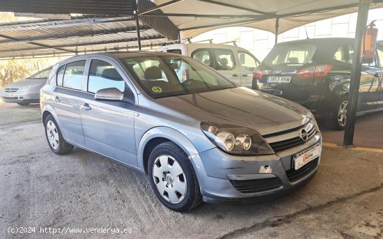 Opel Astra 1.6  16v TWINPORT - Cornella de Terri