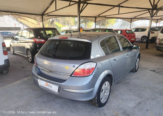 Opel Astra 1.6  16v TWINPORT - Cornella de Terri