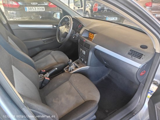 Opel Astra 1.6  16v TWINPORT - Cornella de Terri