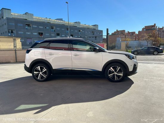 Peugeot 3008 1.5 BlueHDi 96kW (130CV) S&S Allure EAT8 - Parla