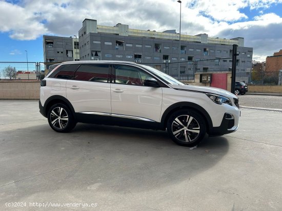 Peugeot 5008 Allure BlueHDi 96kW (130CV) S&S EAT8 - Parla