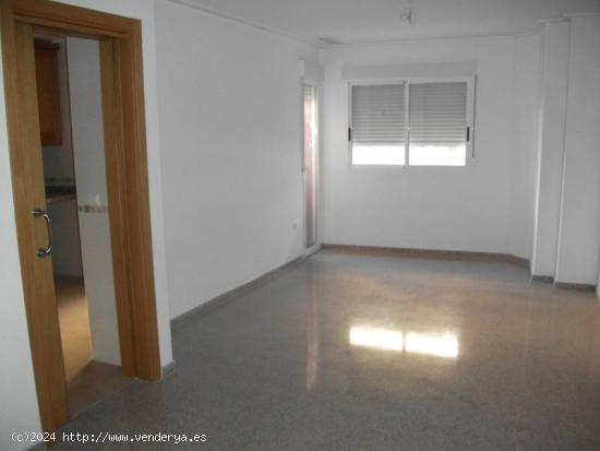 Piso seminuevo con ascensor (sin muebles ni electrodomésticos) de 3 habitaciones!!! - ALICANTE