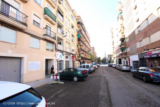 Oficina en venta en la estación - BADAJOZ