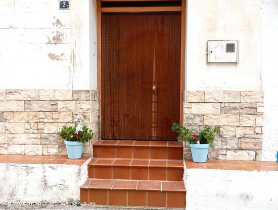 Encantadora casa adosada en esquina. - TERUEL