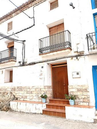 Encantadora casa adosada en esquina. - TERUEL