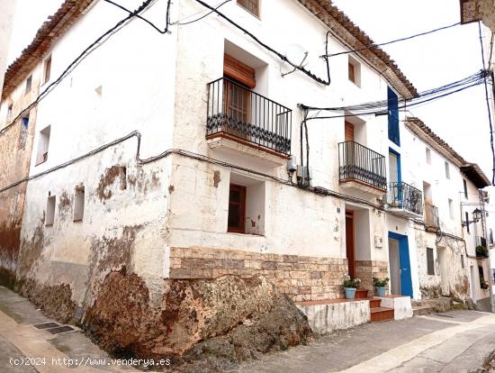 Encantadora casa adosada en esquina. - TERUEL