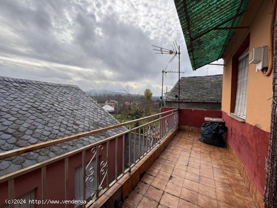 CASA CON TERRENO EN SAN MIGUEL DE LAS DUEÑAS - LEON