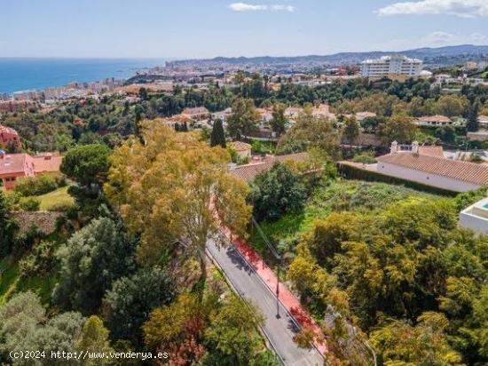  La parcela está situada en lo alto de una colina en Torreblanca - MALAGA 