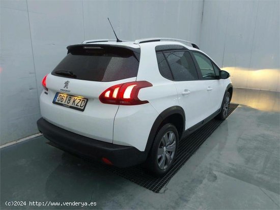 Peugeot 2008   BlueHDi 100 S&S 5 Vel. MAN Signature - MANZANARES