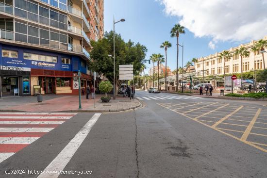 PLAZA DE GARAJE PARA COCHE Y MOTO EN LA AVENIDA FEDERICO GARCIA LORCA - ALMERIA