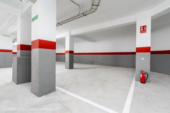 PLAZA DE GARAJE PARA COCHE Y MOTO EN LA AVENIDA FEDERICO GARCIA LORCA - ALMERIA