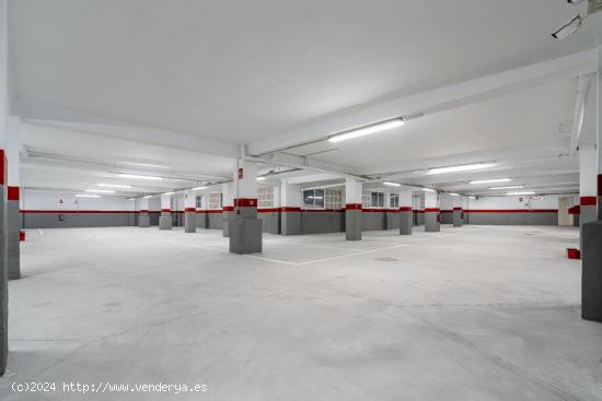 PLAZA DE GARAJE PARA COCHE Y MOTO EN LA AVENIDA FEDERICO GARCIA LORCA - ALMERIA