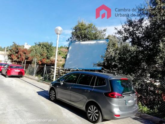 ¡Oportunidad! Solar en Barcelona, que da a dos calles en zona tranquila cerca de La Vall d'Hebron. 