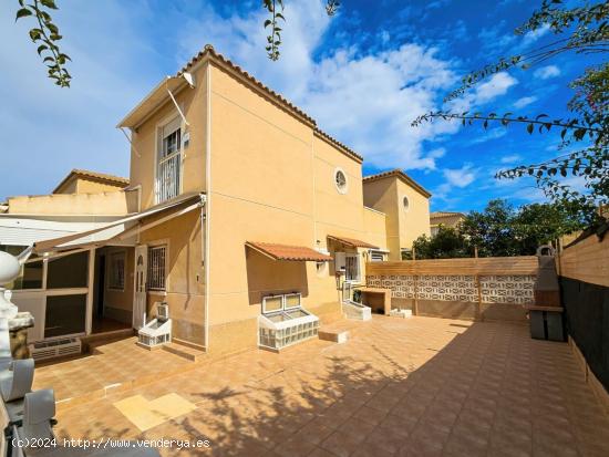  Chalet pareado con ubicación tranquila en Torrevieja!!! - ALICANTE 