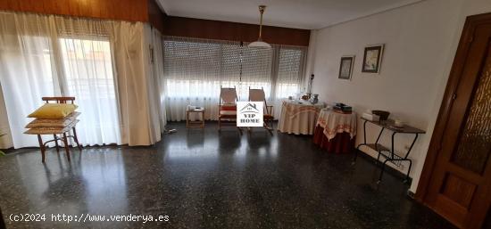 VIPHOME VENDE AMPLIA VIVIENDA EN PLENO CENTRO DE ALBACETE - ALBACETE