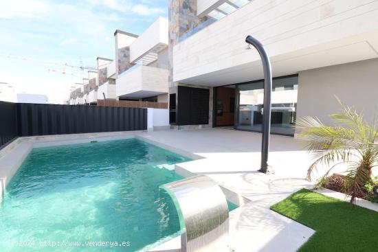  VILLA DE LUJO EN LOS ALCAZARES. 3 DORM. 3 BAÑOS. 160 M2 DE CASA. 225 M2 DE PARCELA. - MURCIA 