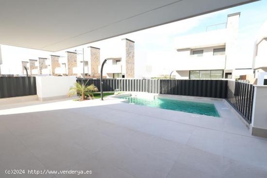 VILLA DE LUJO EN LOS ALCAZARES. 3 DORM. 3 BAÑOS. 160 M2 DE CASA. 225 M2 DE PARCELA. - MURCIA