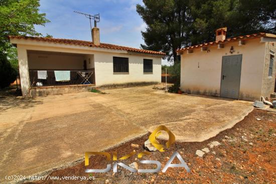  Amplia masía con 3 viviendas y mucho terreno en Montalba - CASTELLON 