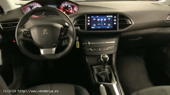 Peugeot 308  5p  BlueHDi 130 S&S Style - Madrid