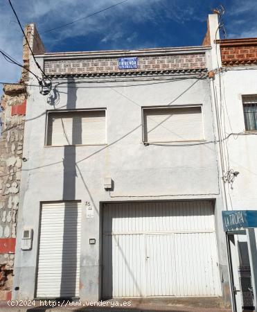  CASA CENTRICA CON ALMACEN I PATIO PROPIO - TARRAGONA 