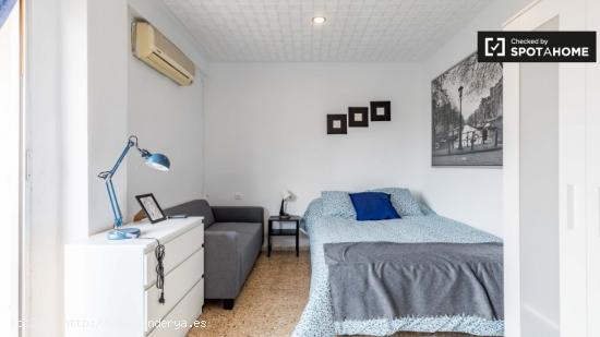 Encantadora habitación con cama doble en alquiler en L'Amistat - VALENCIA