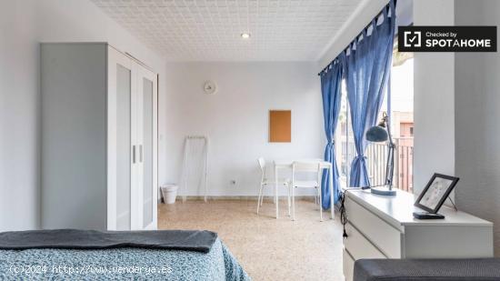 Encantadora habitación con cama doble en alquiler en L'Amistat - VALENCIA