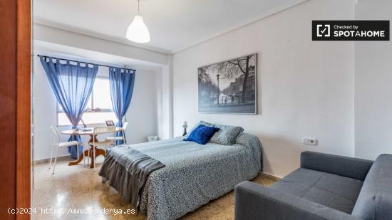 Encantadora habitación con cama doble en alquiler en L'Amistat - VALENCIA