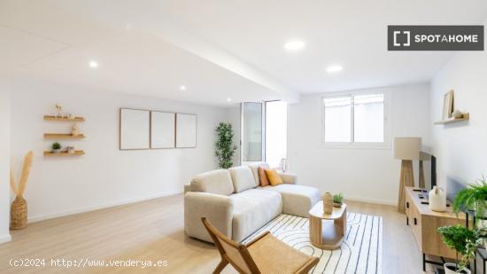 Amplio y moderno apartamento amueblado en Carrer del Comandant Benítez - BARCELONA