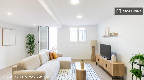 Amplio y moderno apartamento amueblado en Carrer del Comandant Benítez - BARCELONA